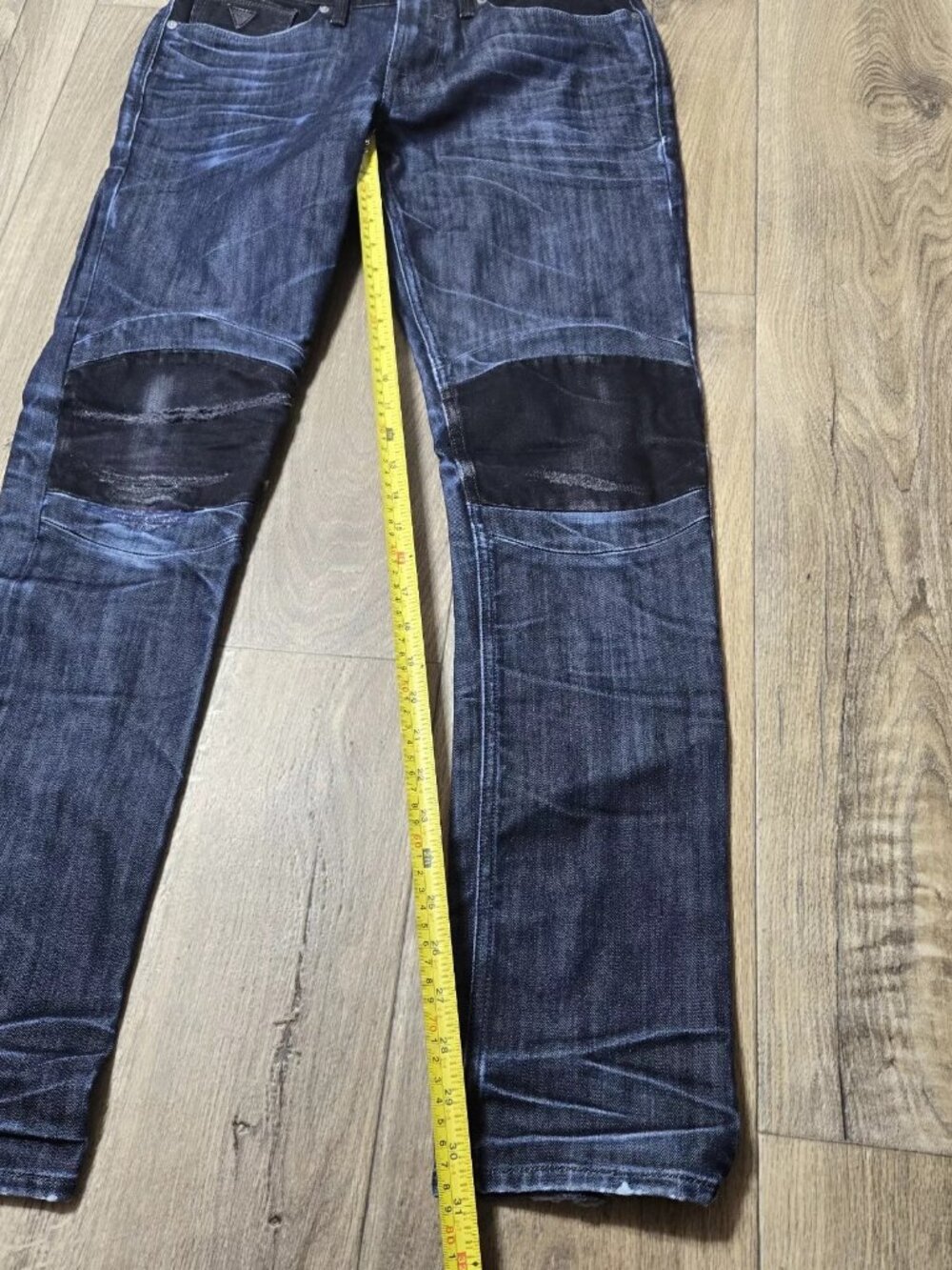Guess "Black and Blue" concept, two-tone blue jeans - Picture 9 of 10
